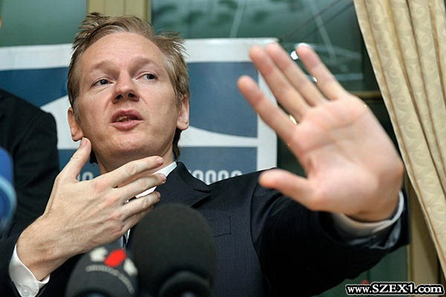 Julian Assange pedofilok között volt a börtönben