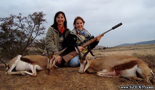 Van nő aki arra élvez, hogy gyereke mellől állatokat öl